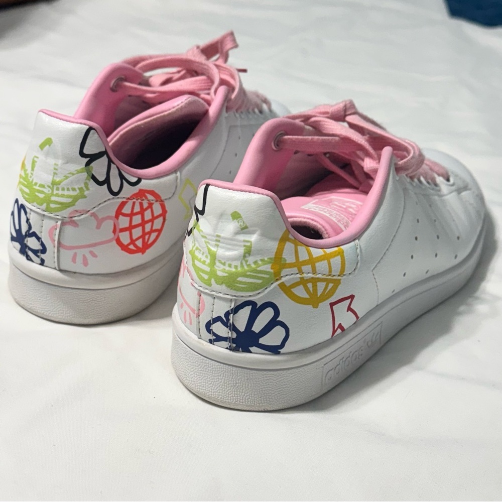 Adidas Stan Smith Womens Size 8.5 Doodles Flower Earth Globe White Pink - Picture 2 of 14